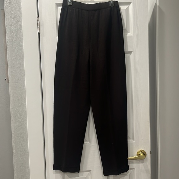 St. John Sport Vintage  Brown Knit Pants. EUC. Size 8. - Picture 6 of 7